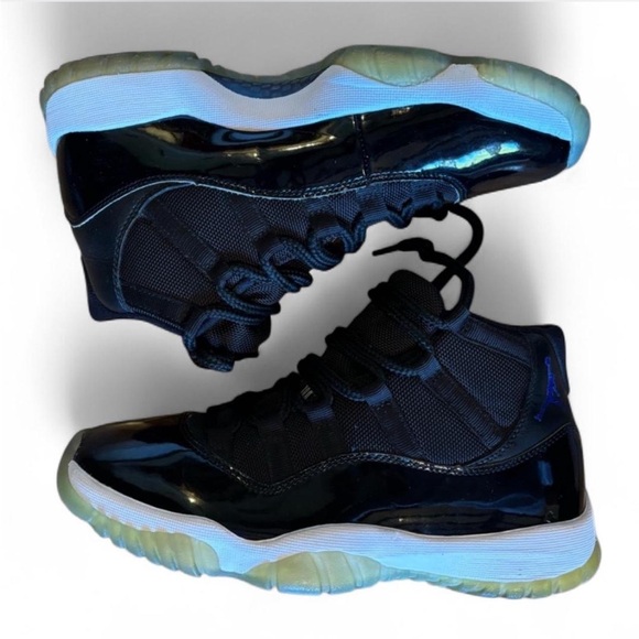 size 7 nike air jordan xi shoes